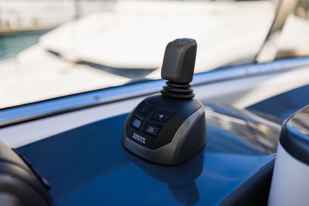 2023 Azimut 77 