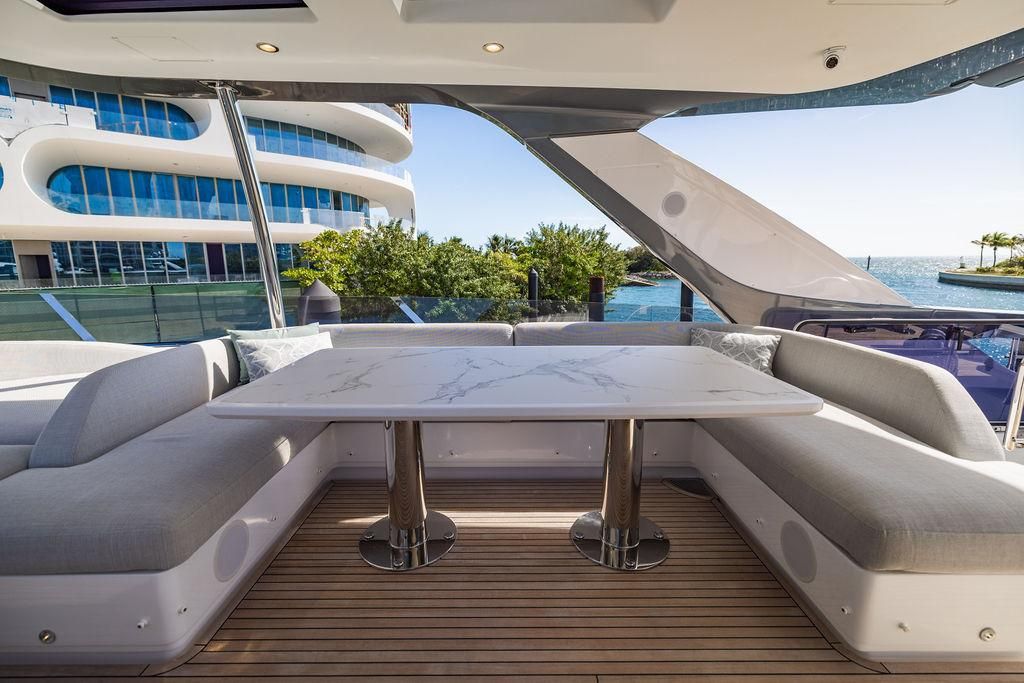 2023 Azimut 77 