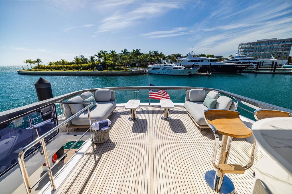 2023 Azimut 77 