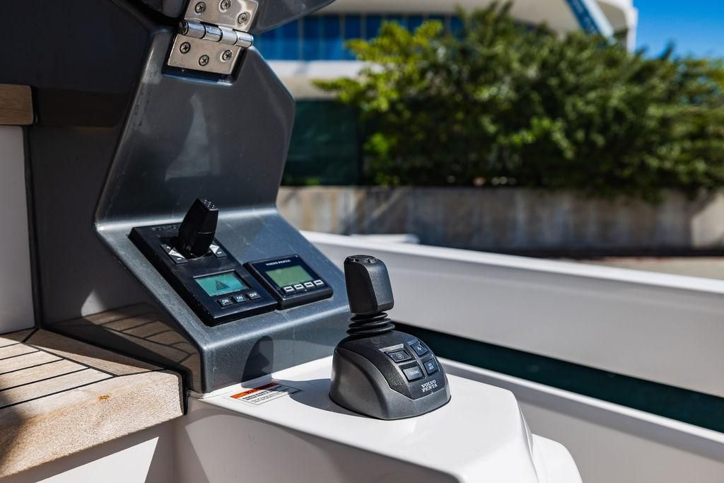 2023 Azimut 77 