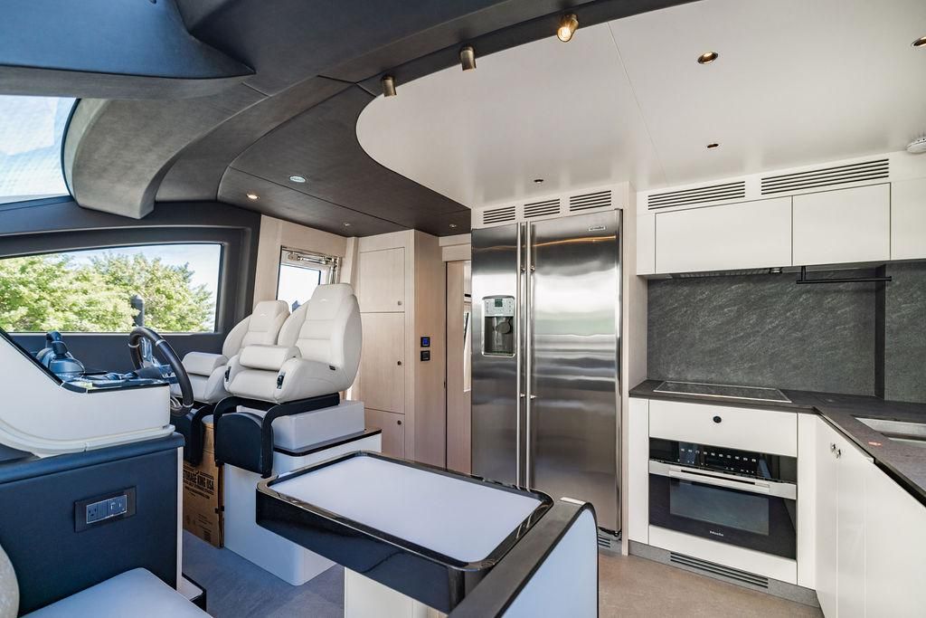 2023 Azimut 77 