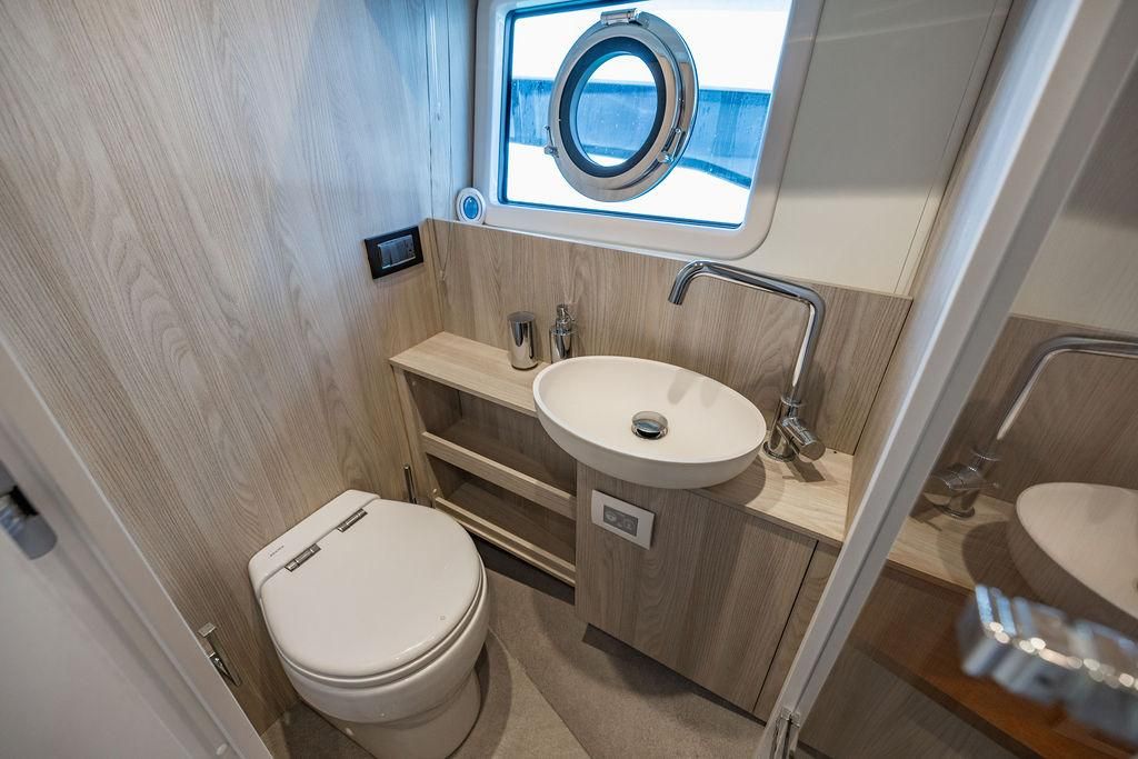 2023 Azimut 77 