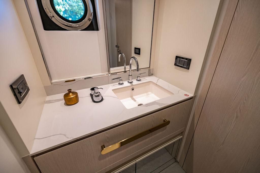 2023 Azimut 77 