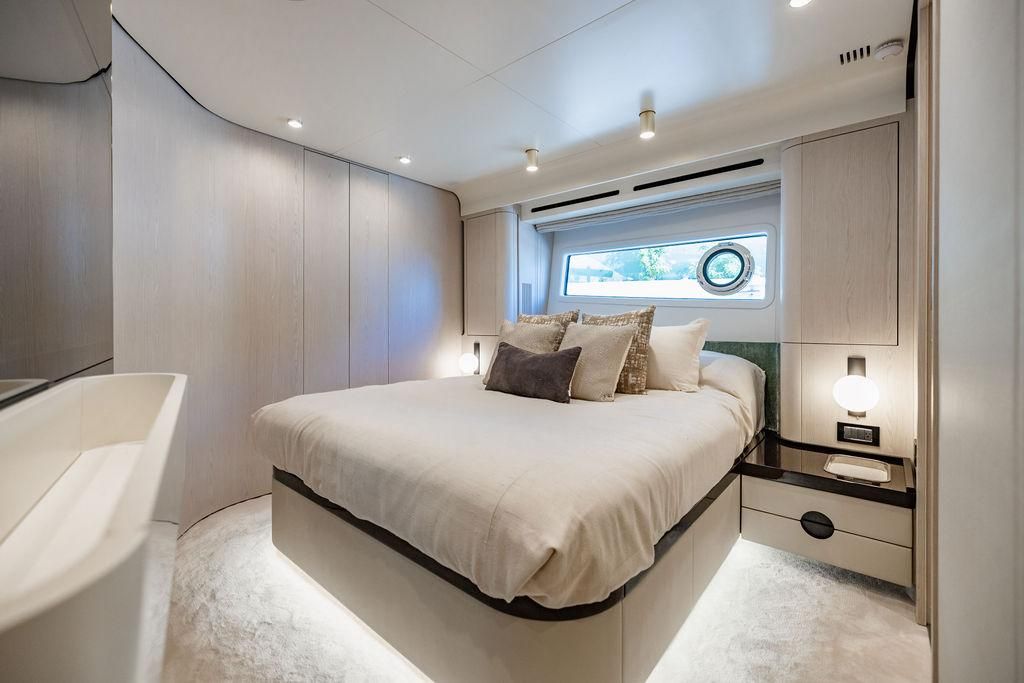 2023 Azimut 77 