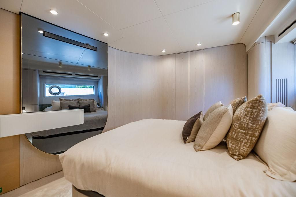 2023 Azimut 77 
