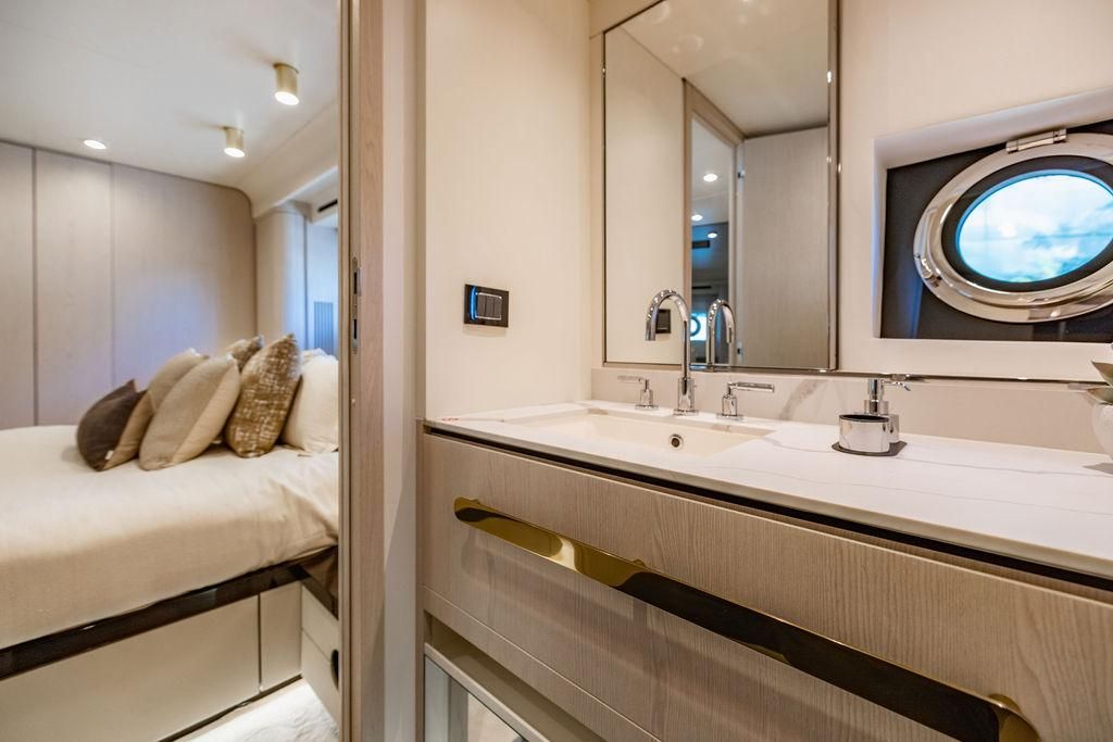 2023 Azimut 77 
