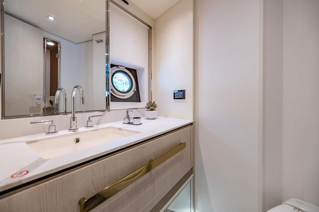 2023 Azimut 77 