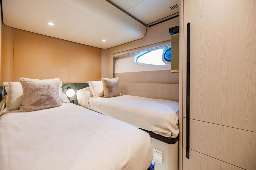 2023 Azimut 77 