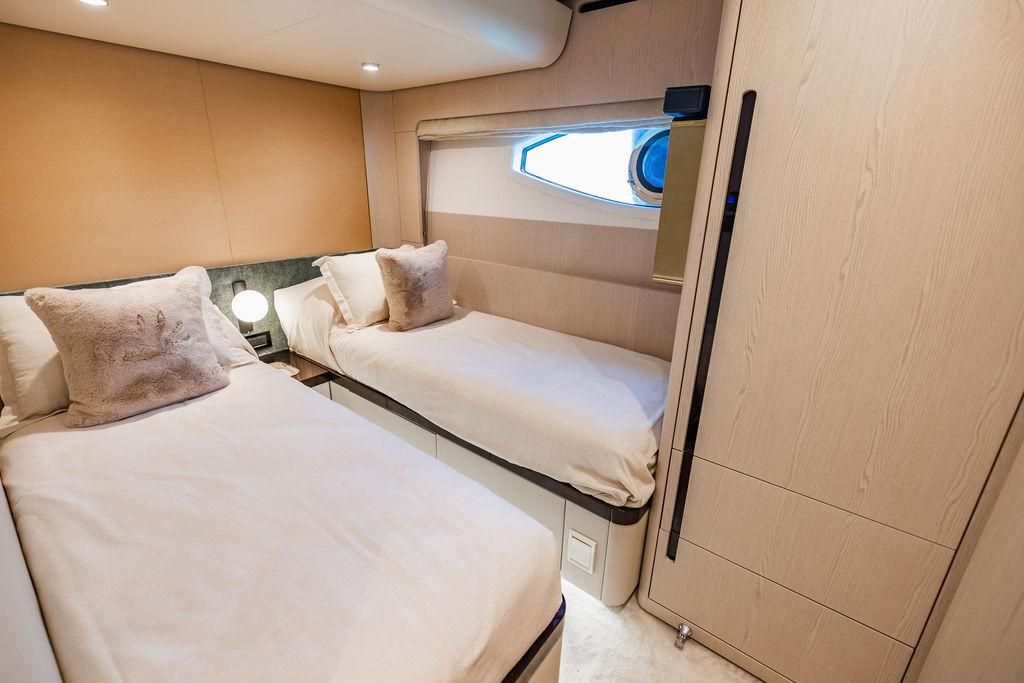 2023 Azimut 77 