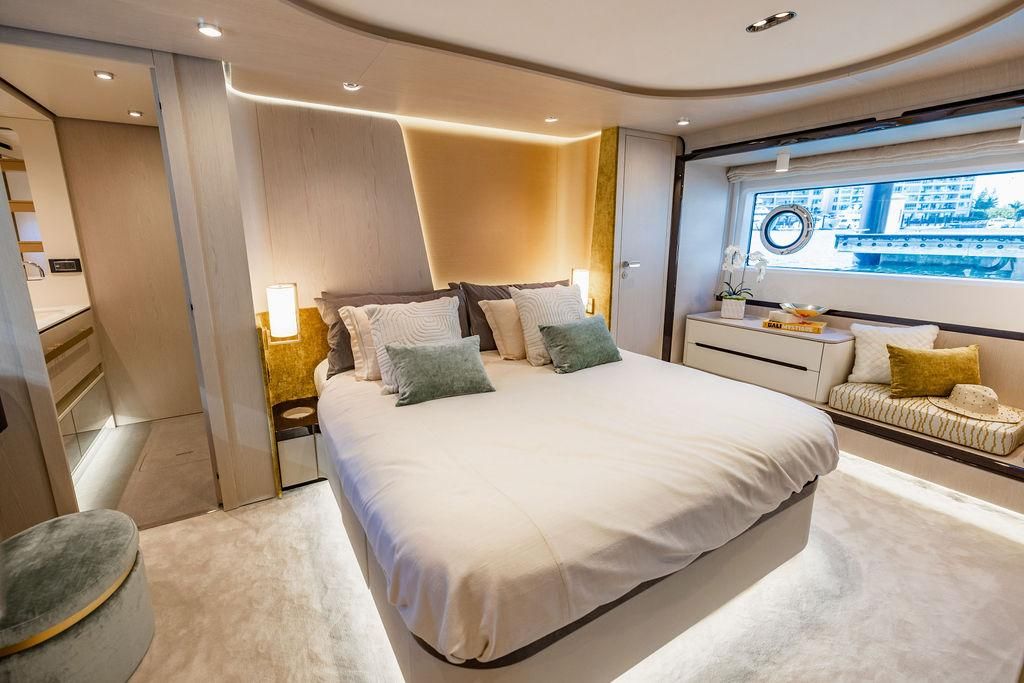2023 Azimut 77 