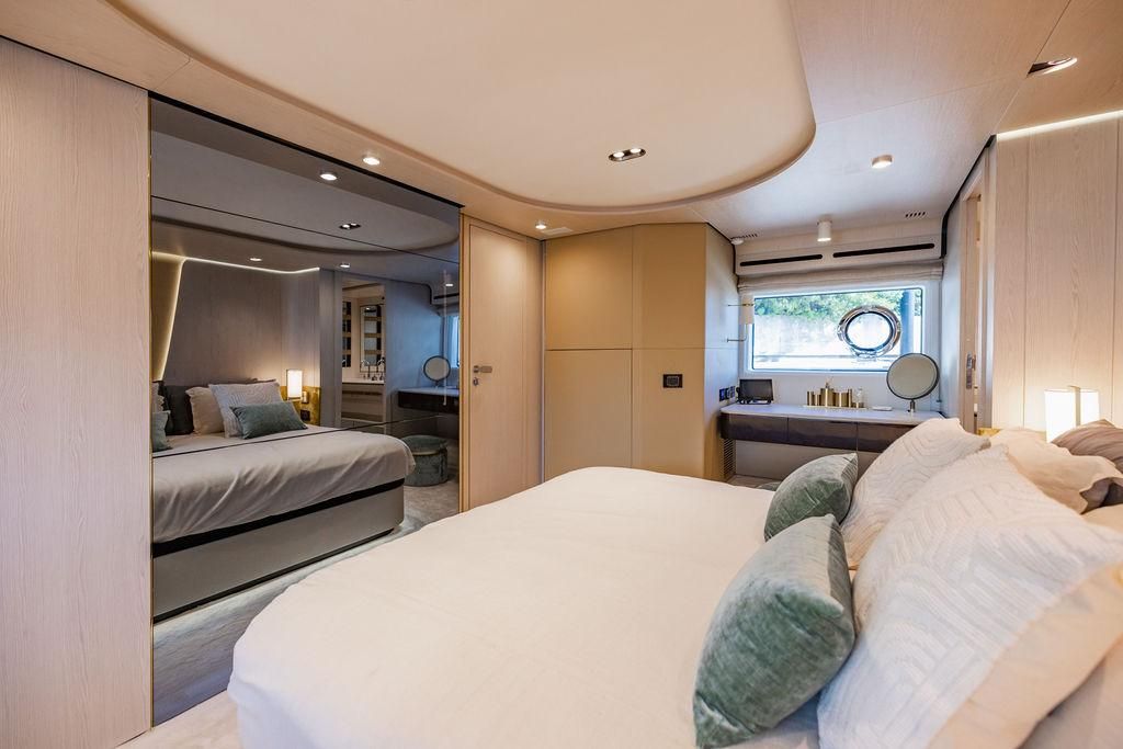 2023 Azimut 77 