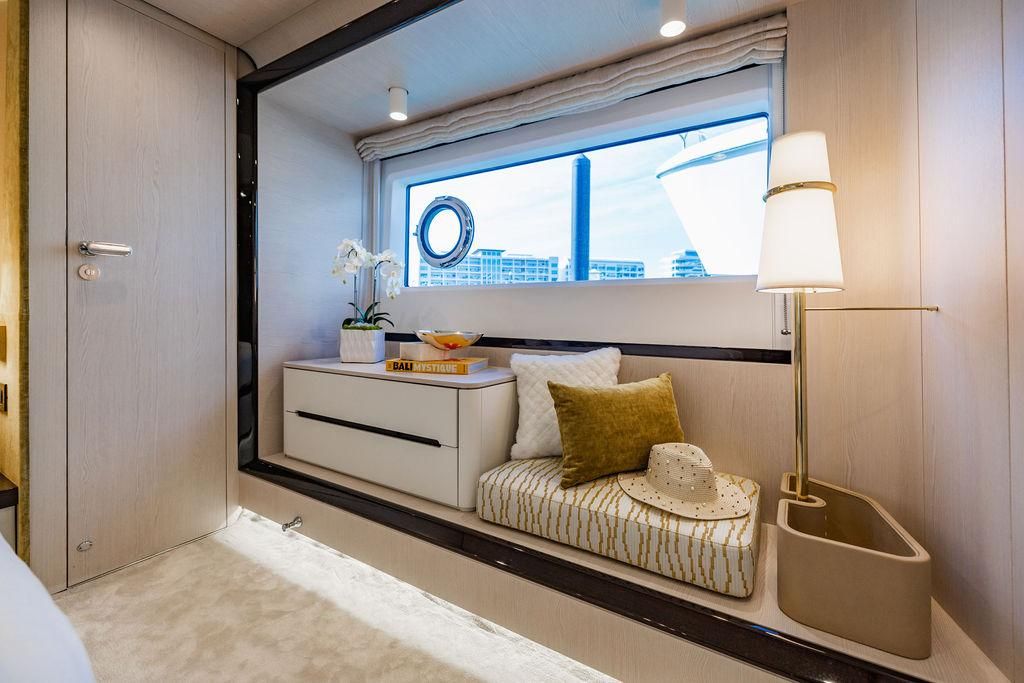 2023 Azimut 77 