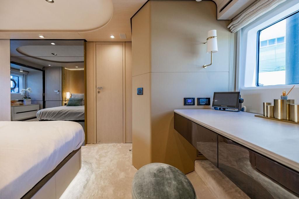 2023 Azimut 77 