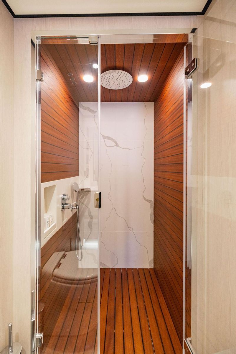 2023 Azimut 77 