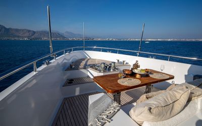 Yacht
