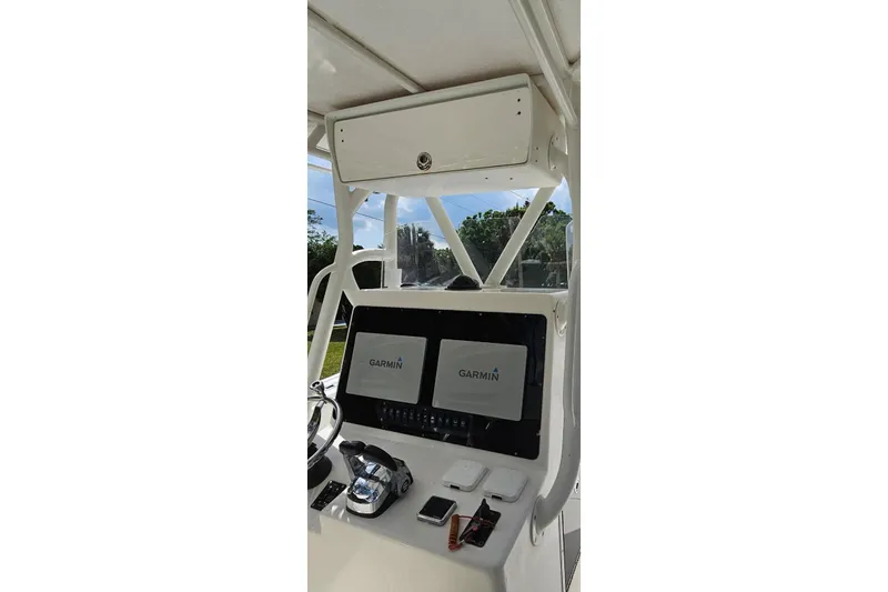  Yacht Photos Pics 2002 Yellowfin 31 Center Console boat dashboard with Garmin navigation system.
