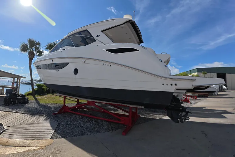  Yacht Photos Pics 2021 Sea Ray Sundancer 350 Coupe on display under clear blue sky.