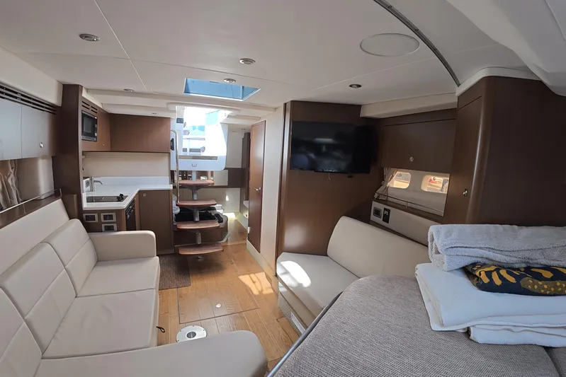  Yacht Photos Pics Interior of 2021 Sea Ray Sundancer 350 Coupe, featuring modern furnishings and a compact kitchen.