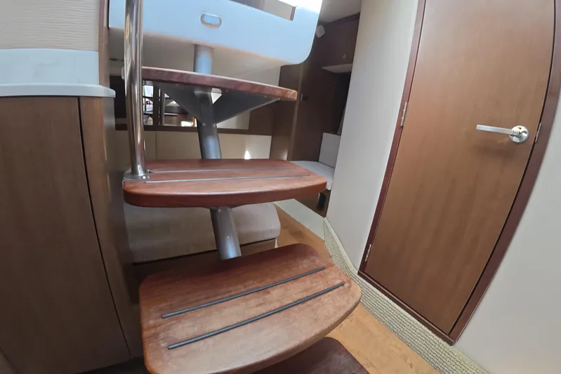  Yacht Photos Pics Interior of 2021 Sea Ray Sundancer 350 Coupe, featuring wooden stairs and modern design.