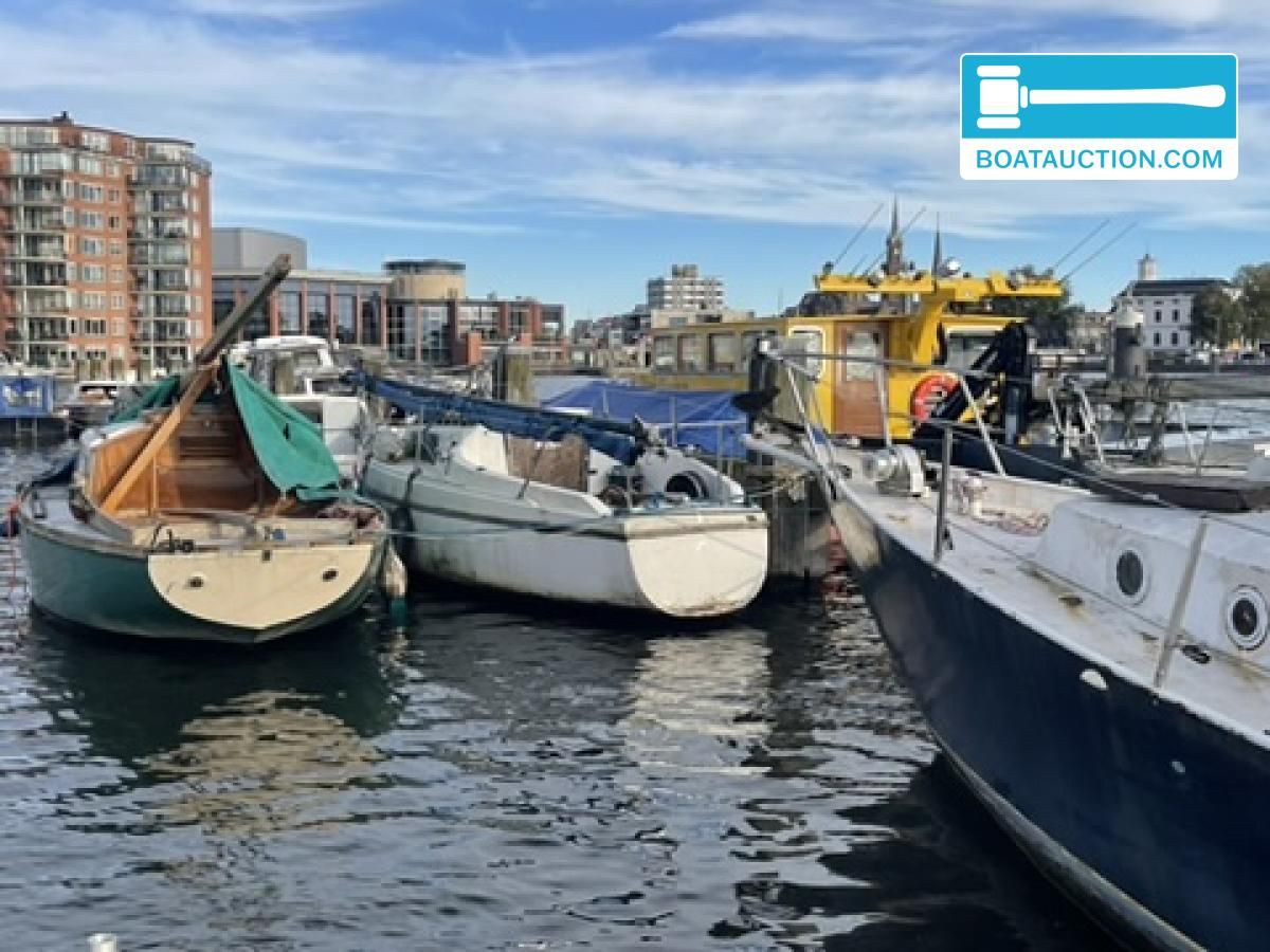 1900 Cabin sailboat 600