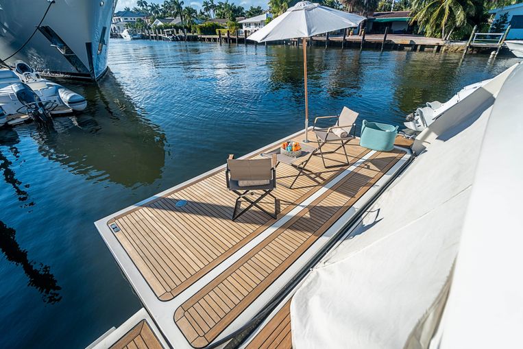2008-97-ferretti-yachts-custom