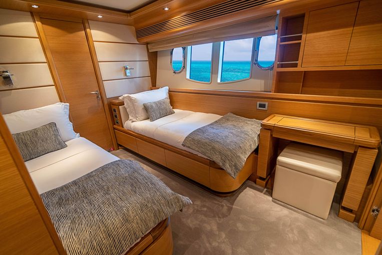 2008-97-ferretti-yachts-custom