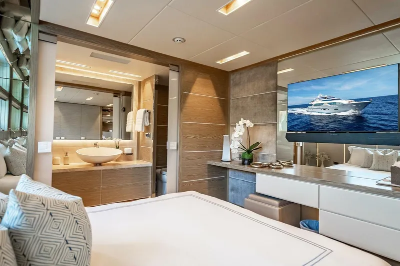 Short Story Yacht Photos Pics Luxurious Horizon RP120 yacht interior, featuring elegant bedroom and bathroom design, 2017 model.