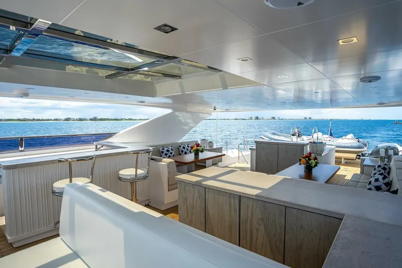 Short Story Yacht Photos Pics Luxurious Horizon RP120 yacht interior with ocean view, featuring elegant seating and modern design, 2017 model.