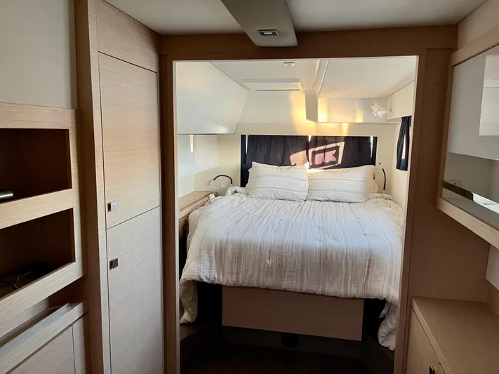 Bright Side Yacht Photos Pics Luxurious bedroom interior of 2019 Fountaine Pajot Saona 47 catamaran with cozy bedding.