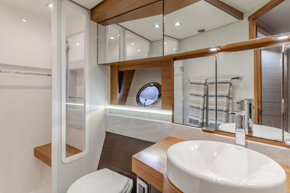 2018 Tiara Yachts 44 
