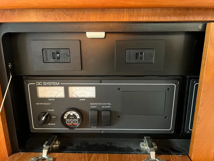 Kin Varra Yacht Photos Pics 