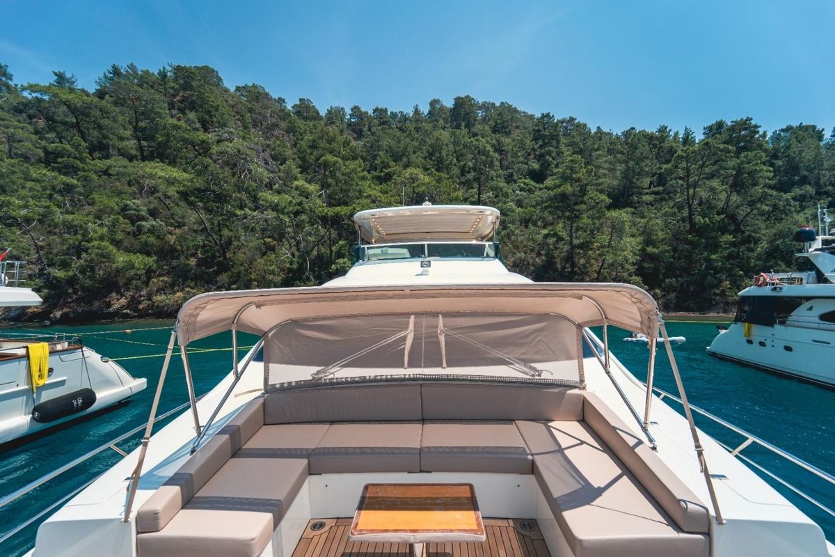 2013 Azimut 84 