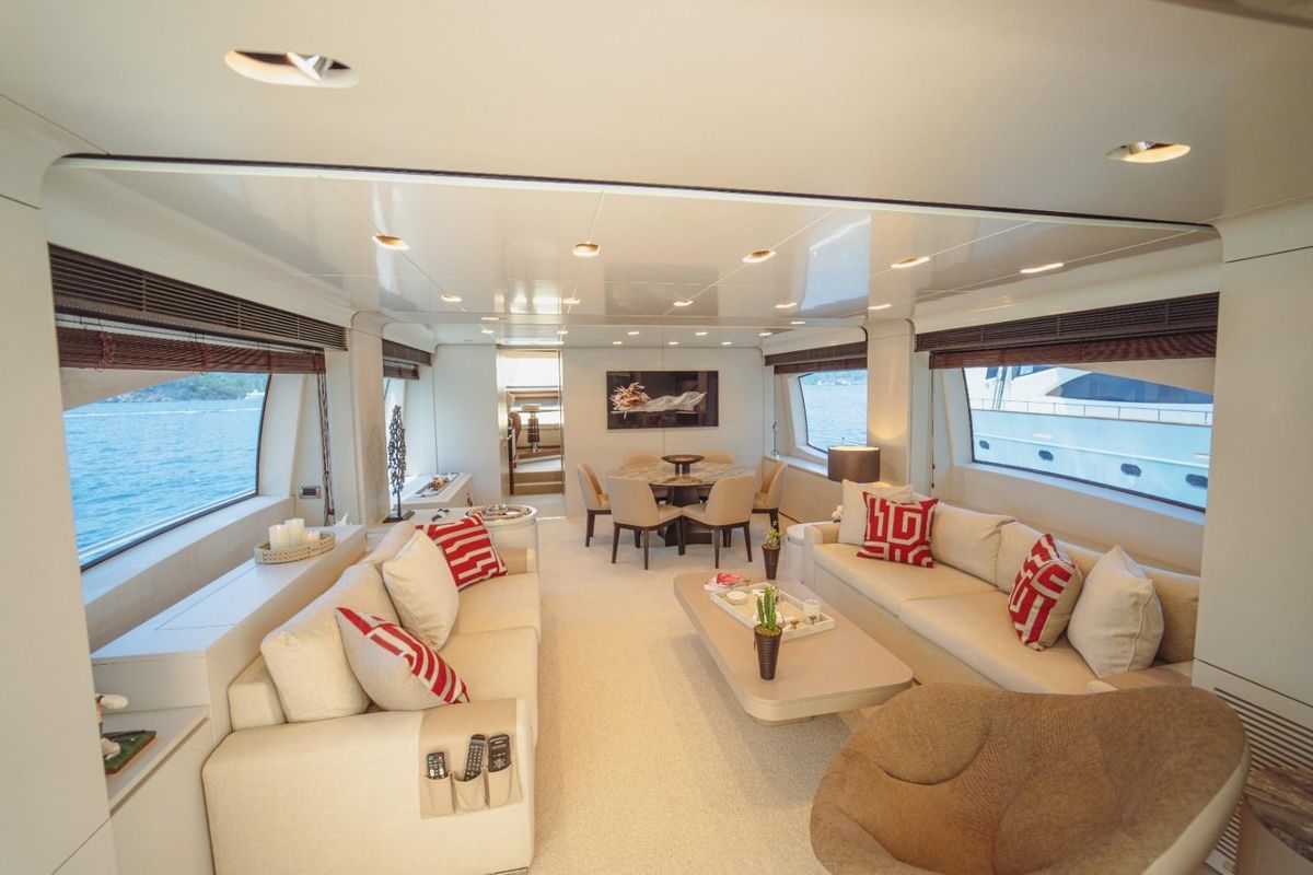 2013 Azimut 84 