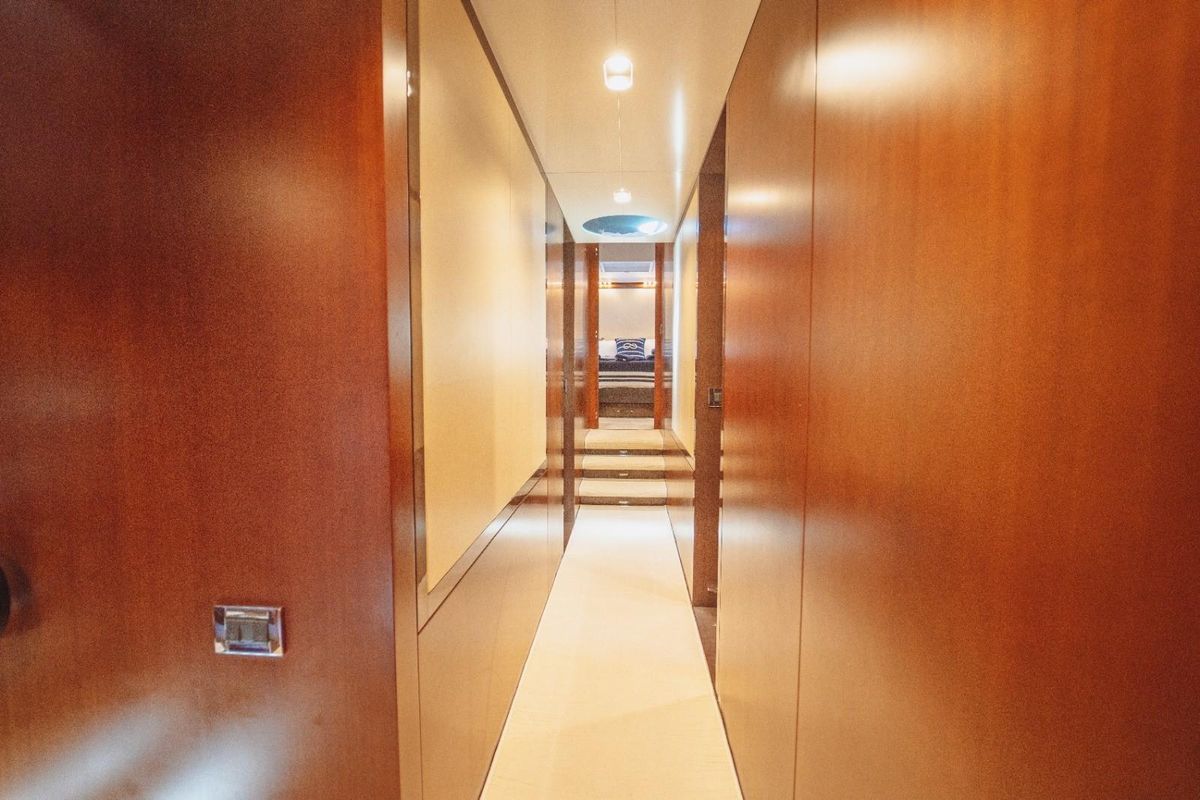 2013 Azimut 84 