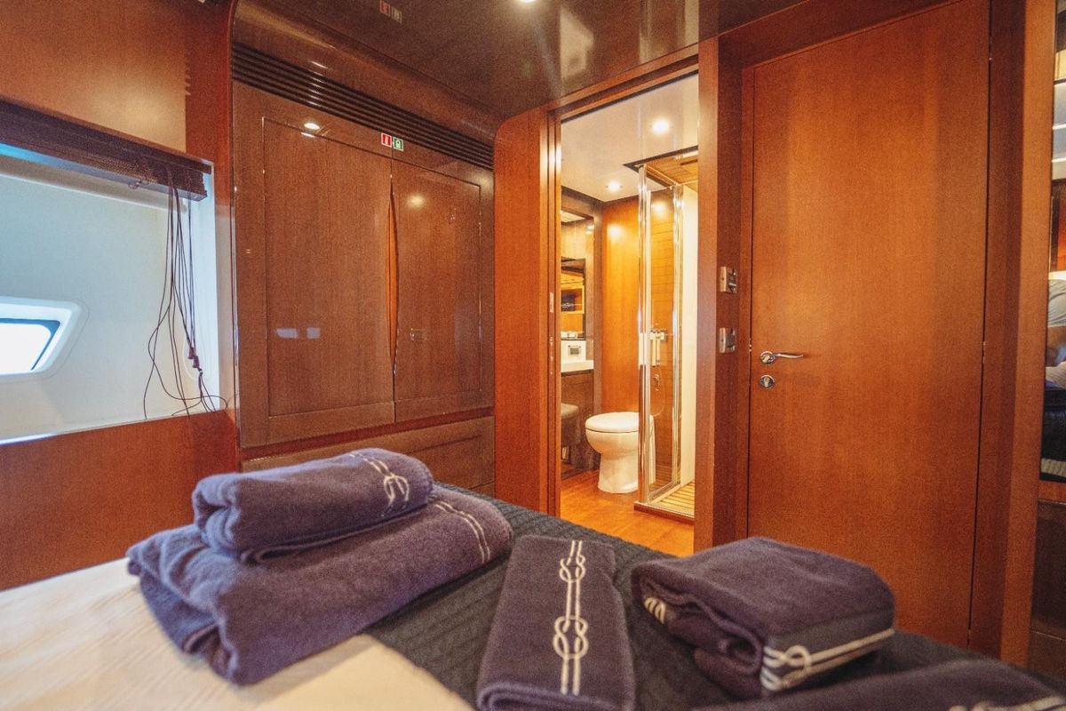 2013 Azimut 84 