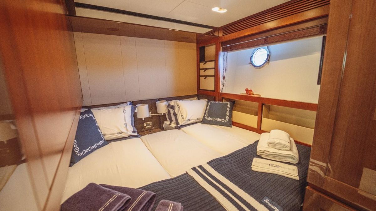 2013 Azimut 84 