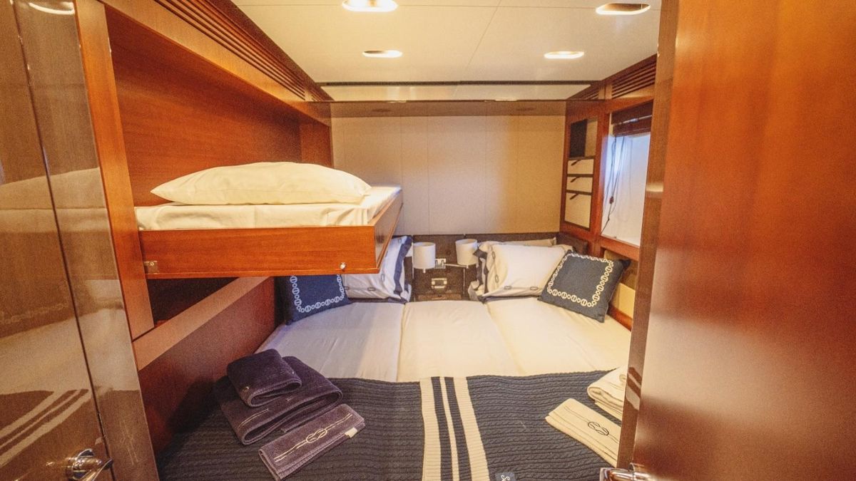 2013 Azimut 84 