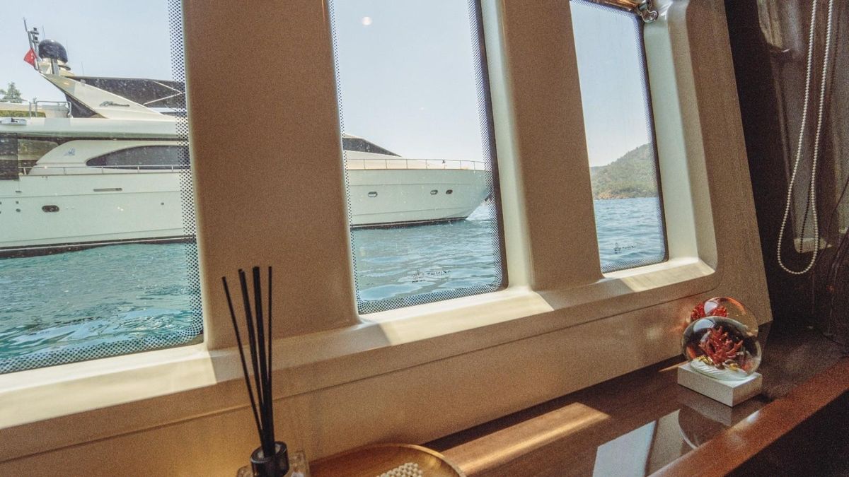 2013 Azimut 84 
