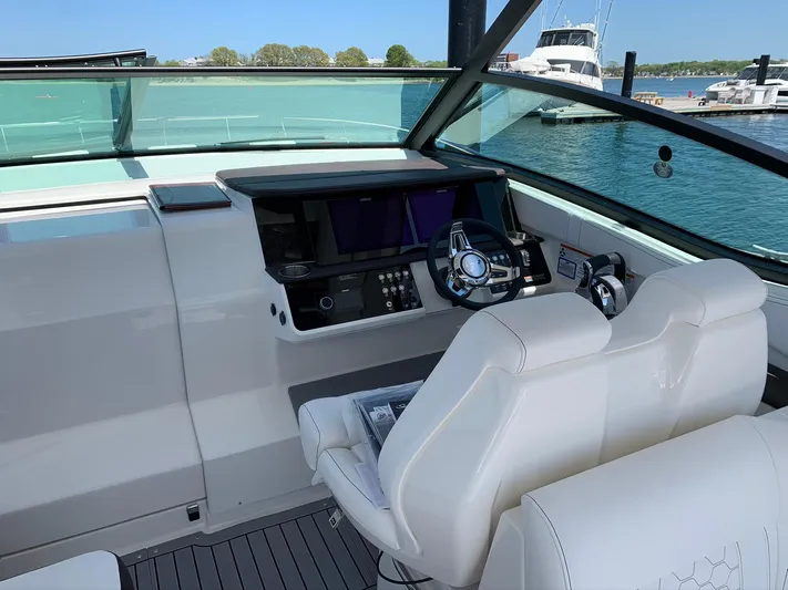 Sortuda Yacht Photos Pics 2020 Sea Ray Sundancer 320 helm with dual seats and modern controls.