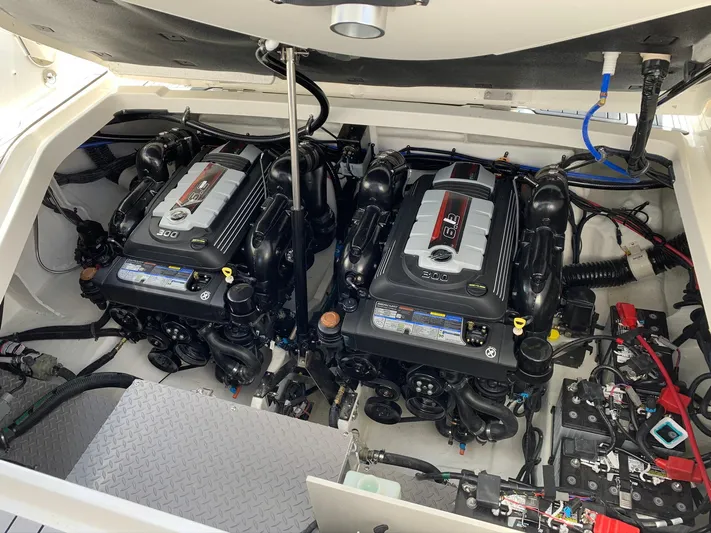 Sortuda Yacht Photos Pics 2020 Sea Ray Sundancer 320 engine compartment with twin engines.