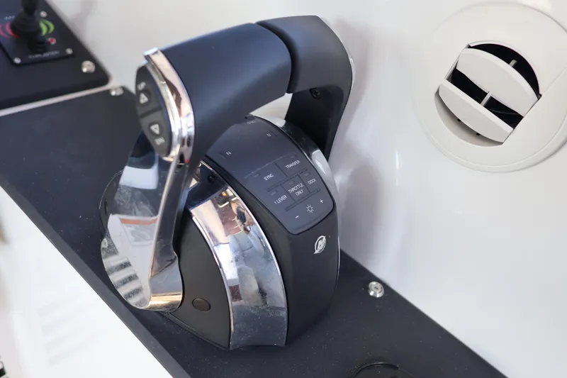  Yacht Photos Pics Throttle control of 2024 XO Boats EXPLR 10 S Plus, featuring modern design and functionality.