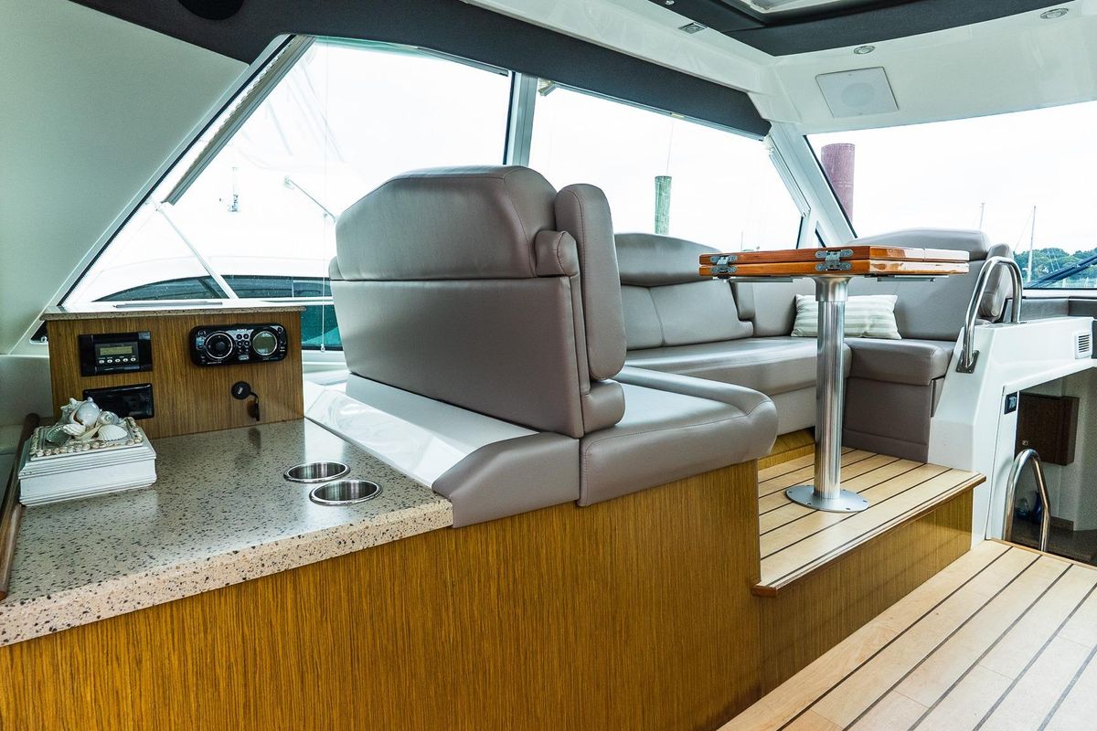 2013 Cruisers Yachts 48 