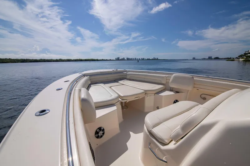 37 Grady White 2021 Yacht Photos Pics Grady White 37 2021 - Exterior Bow