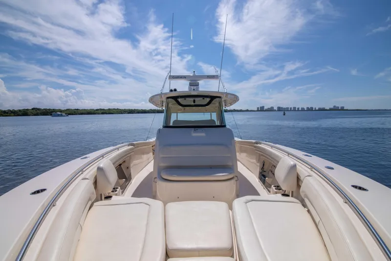 37 Grady White 2021 Yacht Photos Pics Grady White 37 2021 - Exterior Bow