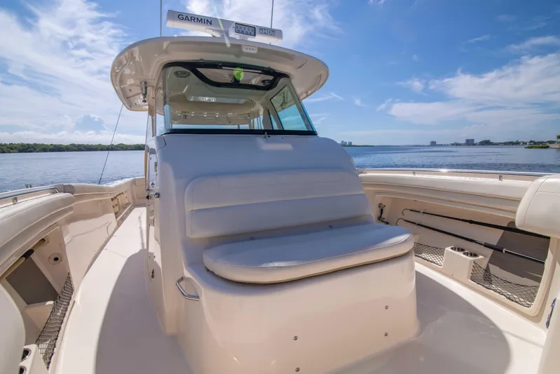37 Grady White 2021 Yacht Photos Pics Grady White 37 2021 - Exterior Bow