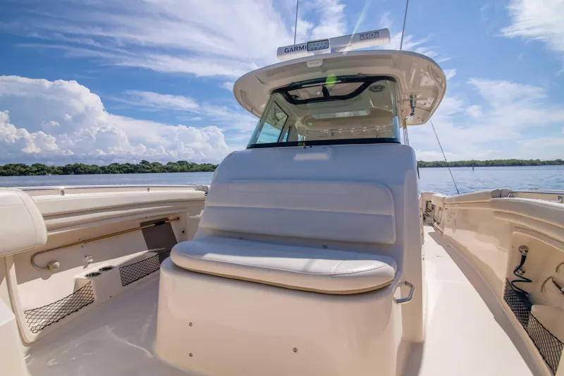 37 Grady White 2021 Yacht Photos Pics Grady White 37 2021 - Exterior Bow