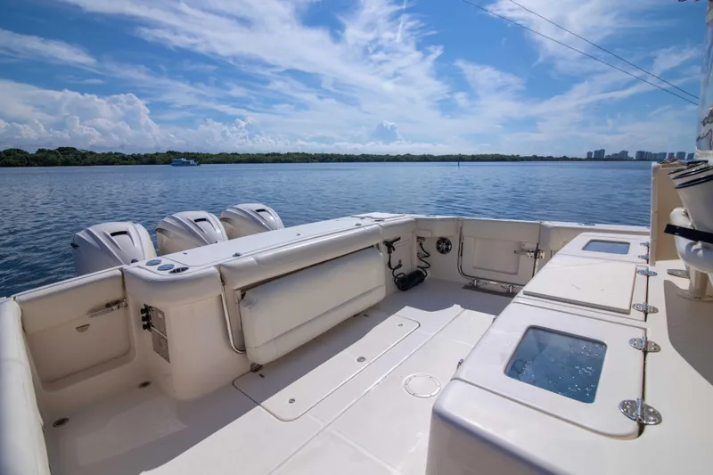 37 Grady White 2021 Yacht Photos Pics Grady White 37 2021 - Exterior Cockpit