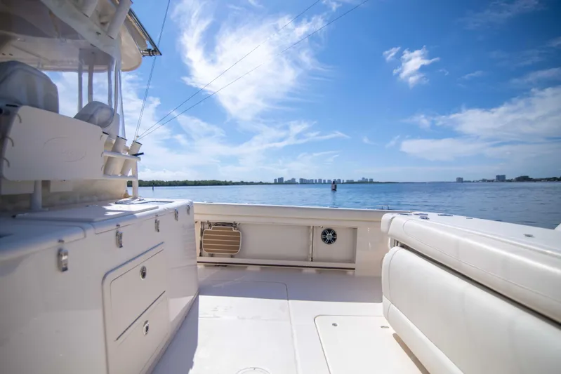 37 Grady White 2021 Yacht Photos Pics Grady White 37 2021 - Exterior Cockpit