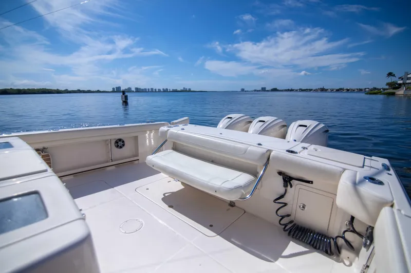 37 Grady White 2021 Yacht Photos Pics Grady White 37 2021 - Exterior Cockpit