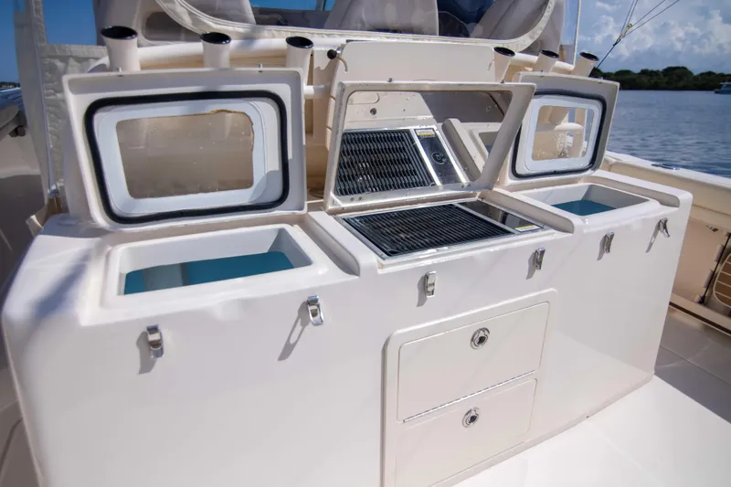 37 Grady White 2021 Yacht Photos Pics Grady White 37 2021 - Exterior Cockpit